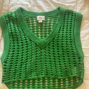 BDG Vneck sweater tank M